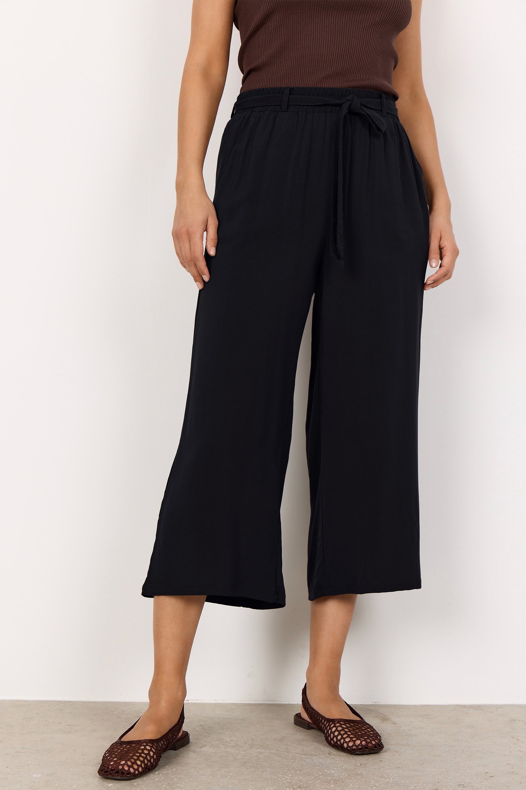 DRAWSTRING CROP PANT – Aldila Boutique