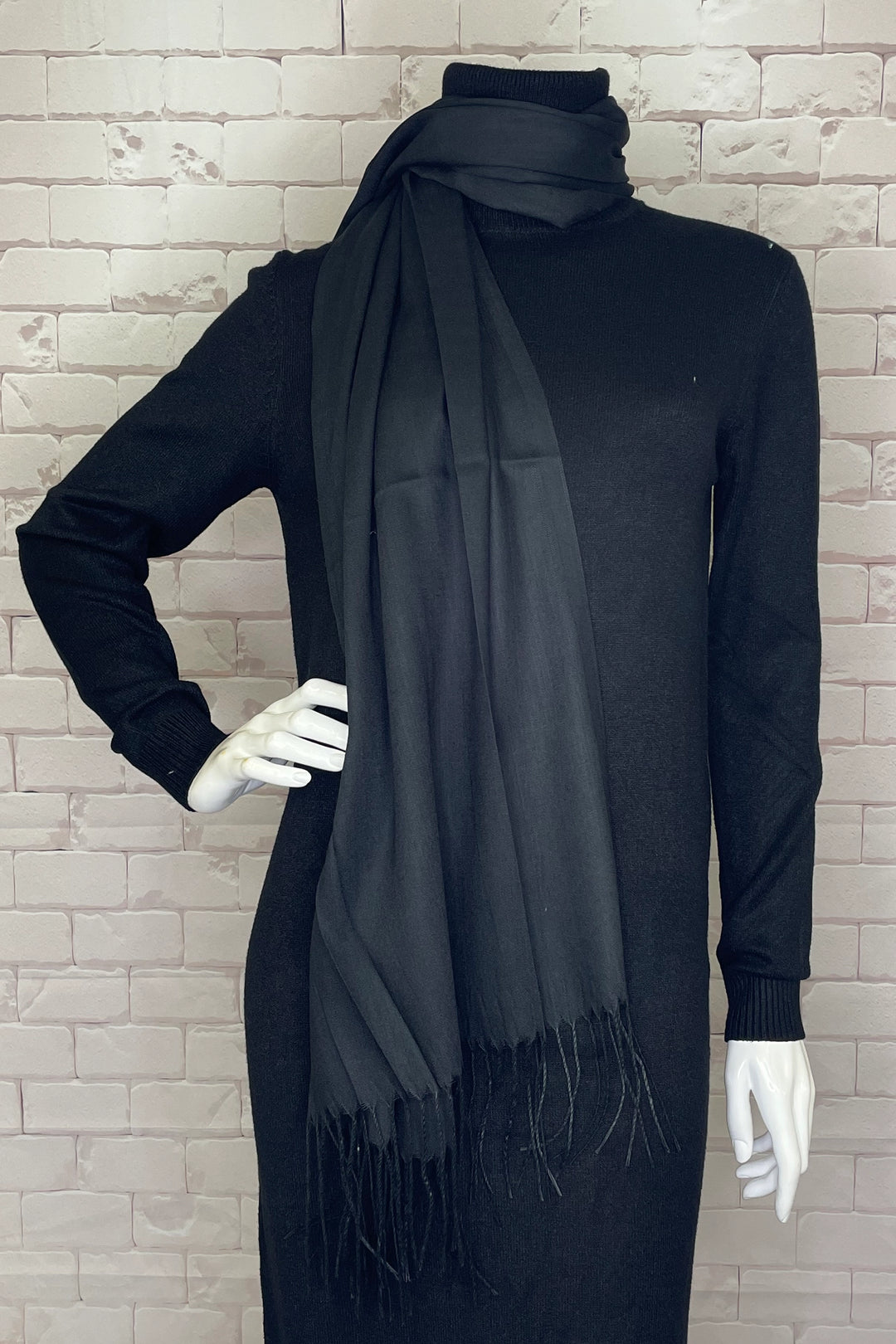 Its whisper-light blend of cotton, viscose, and cashmere is crafted to feel sublimely soft against the skin, while evoking a feeling of elegant sophistication. 