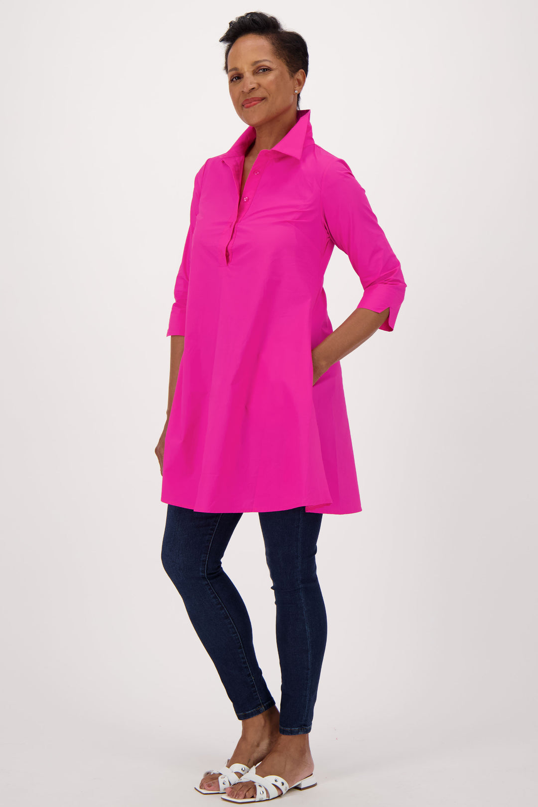 Spanner Summer 2024 This elegant dress features a classic collar and quarter front buttons, perfect for a sophisticated and exclusive look. The 3/4 length sleeves and great flow make it a versatile piece, ideal for pairing with slim fit jeans or wearing on its own as a short dress. 