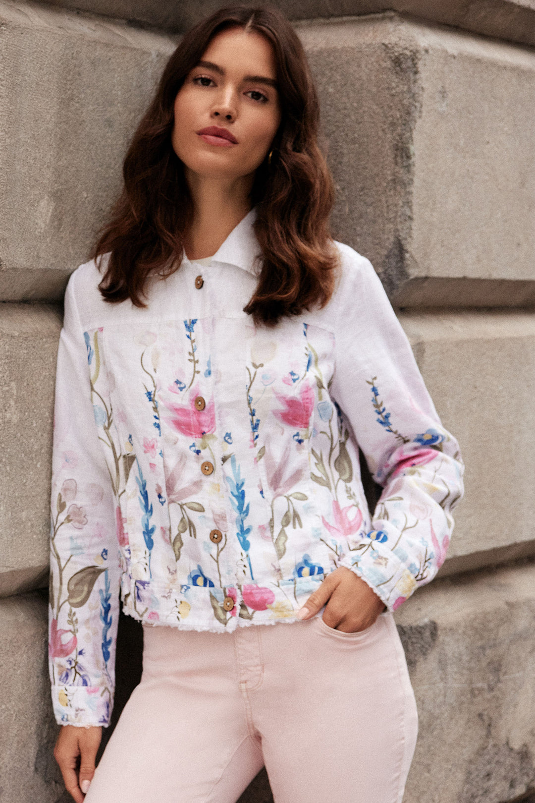 With a lovely floral print, frayed edges and front pockets, this jacket combines fashion and functionality.