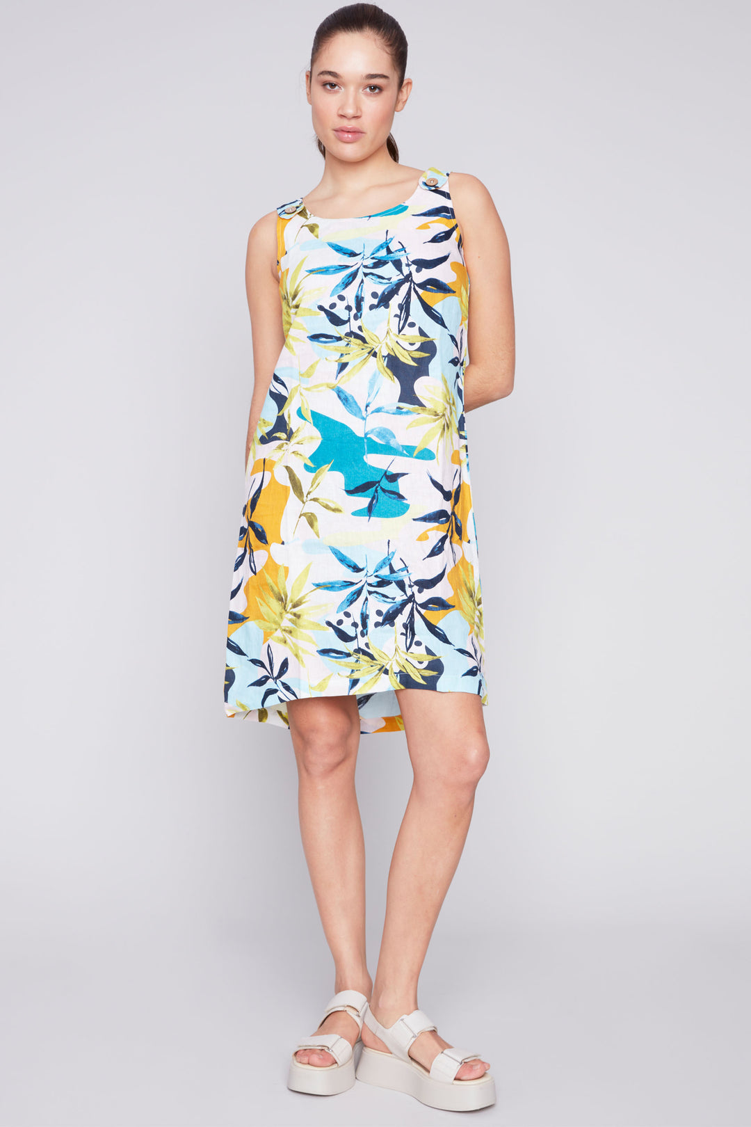Charlie B Spring 2024 Featuring a bright, vibrant summer print and made of all linen, this sleeveless beauty is perfect for any sunny destination