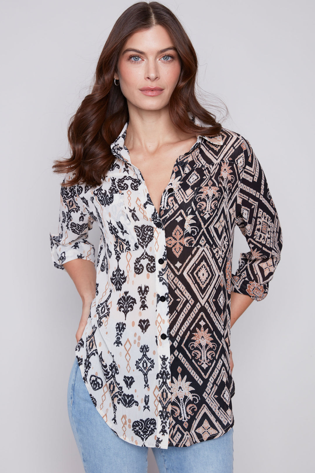 This lovely printed top features a unique crinkle texture and a dual colour pattern on each side.
