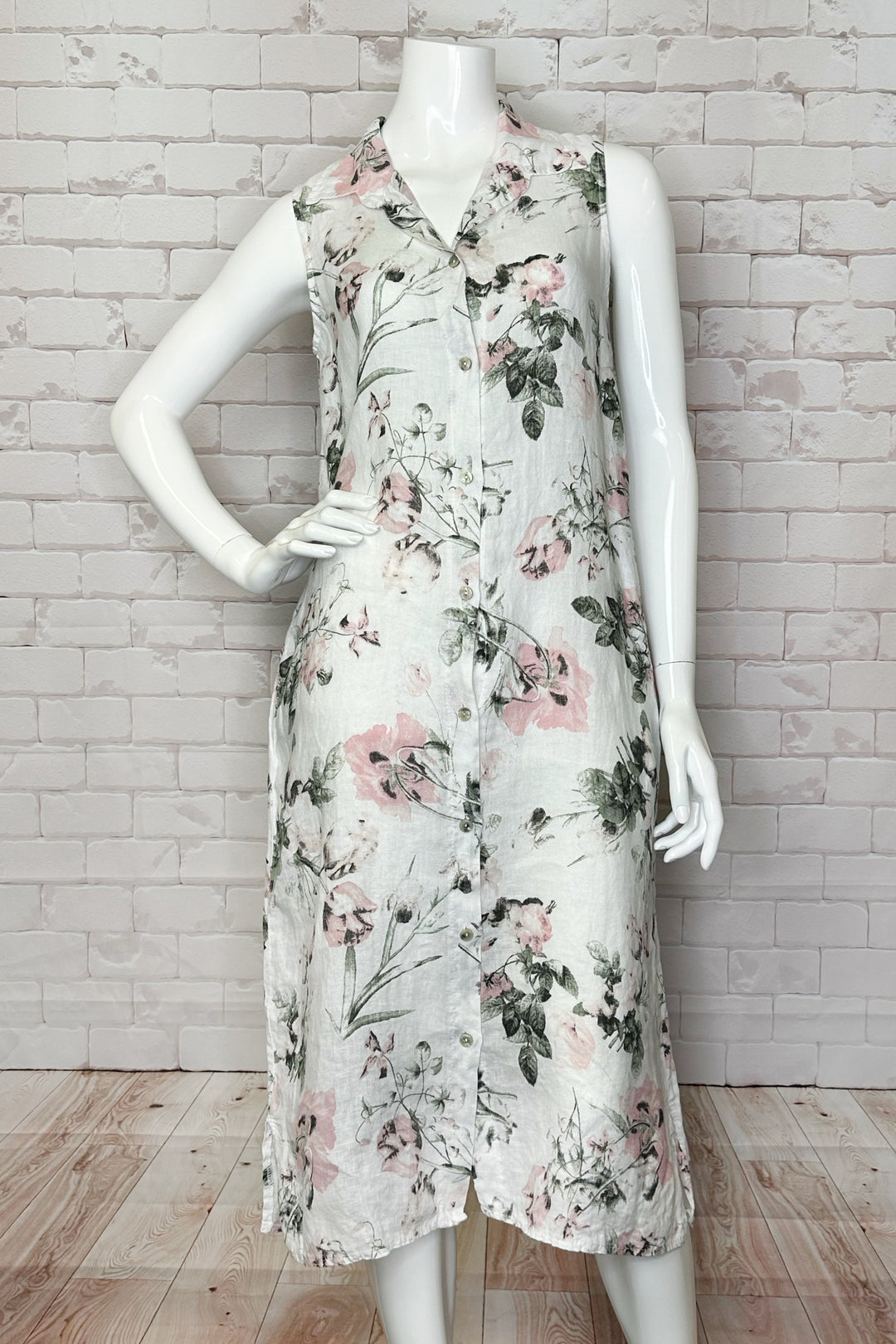 Cherishh Spring 2024 Featuring a beautiful floral print, this sleeveless duster dress exudes a flowy and loose feel. With a round neckline, full front buttons it's perfect for warmer spring days.