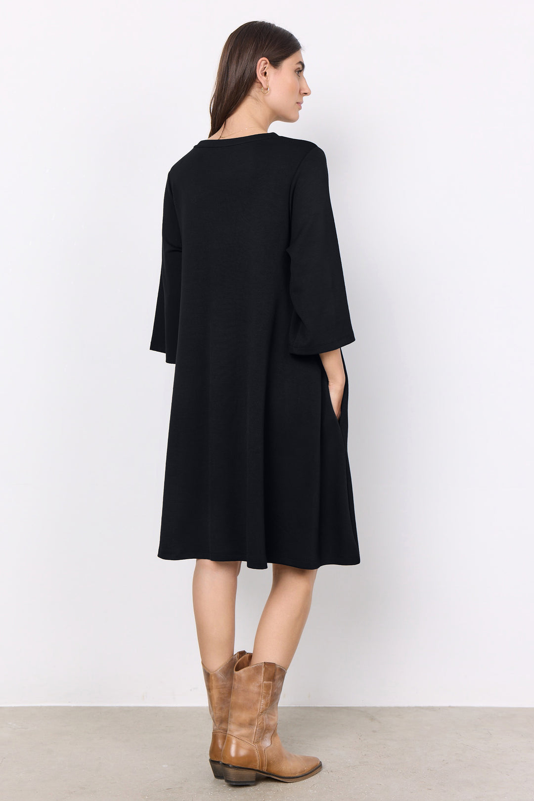 BLACK DRESS WITH POCKETS