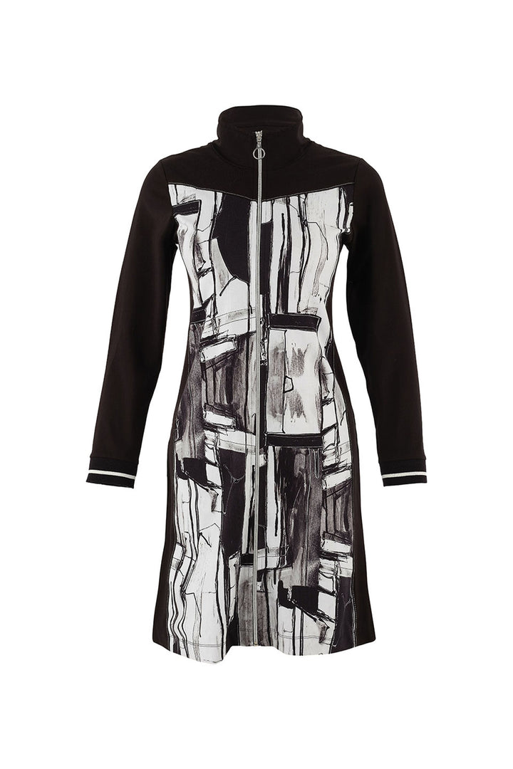 Dolcezza Fall 2025 
Featuring contrasting black sleeves with comfortable elastic cuffs, a high neck and a full front zipper closure, this dress combines practicality with chic design. Its more relaxed fit makes it super comfortable and easy to wear, making it the perfect transitional piece for cooler days.