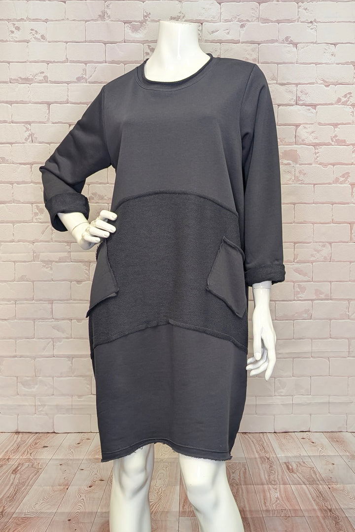 MARIE LA LUNE Fall 2025
The Cocoon Dress features a flared cut with a loose, comfortable fit that falls close to midi length. Crafted from a blend of modern fabrics, it offers effortless style and versatility.