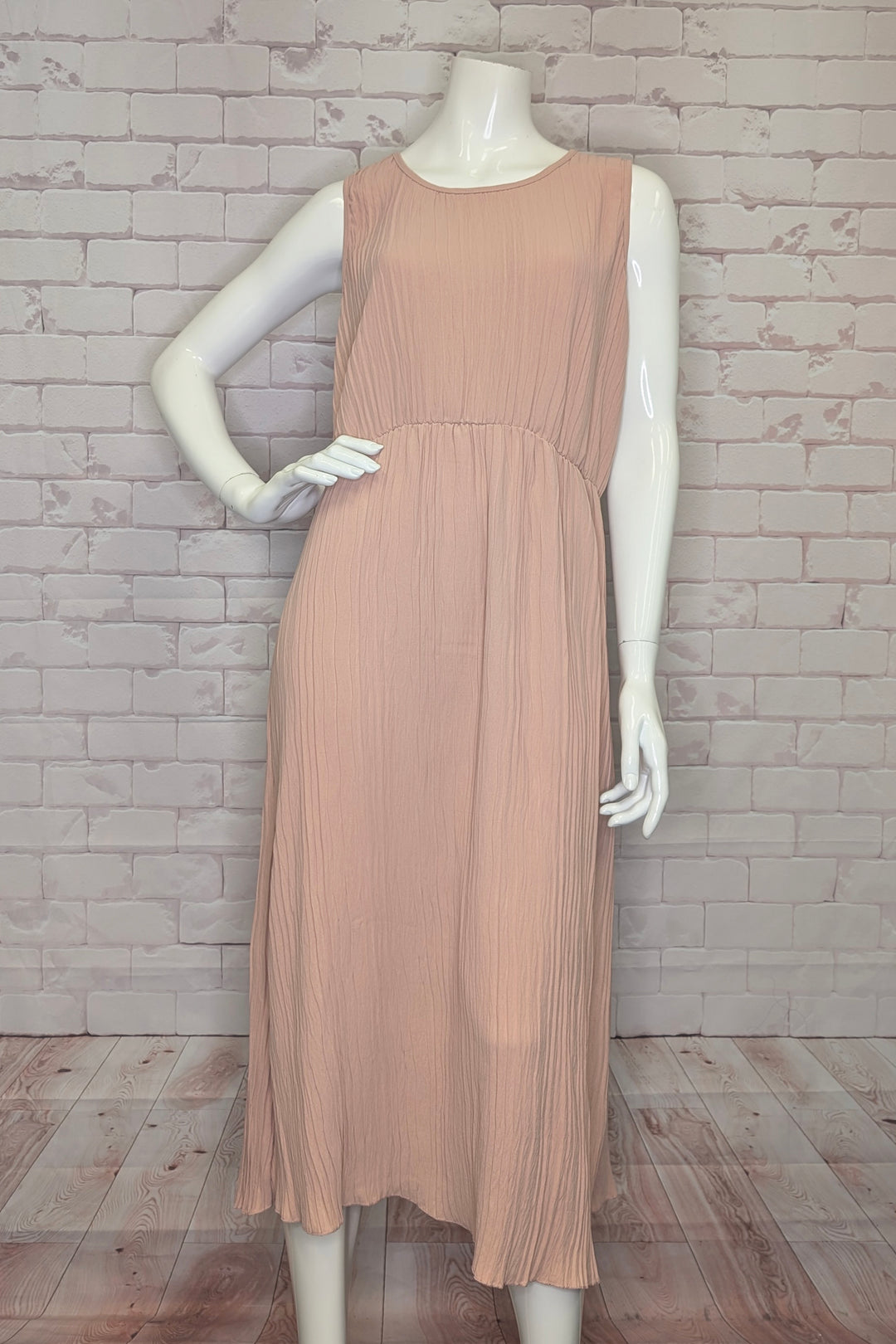 CRINKLE PLEATED SLEEVELESS DRESS