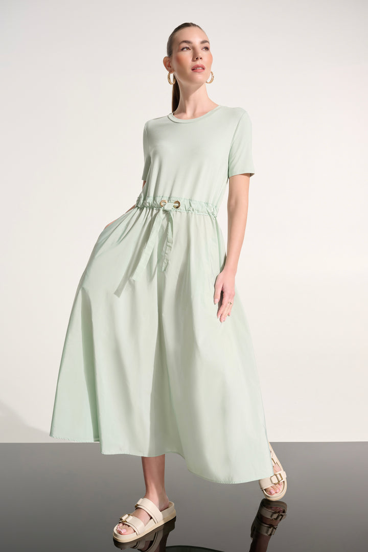 Tie-waist a-line maxi dress with short sleeves 
