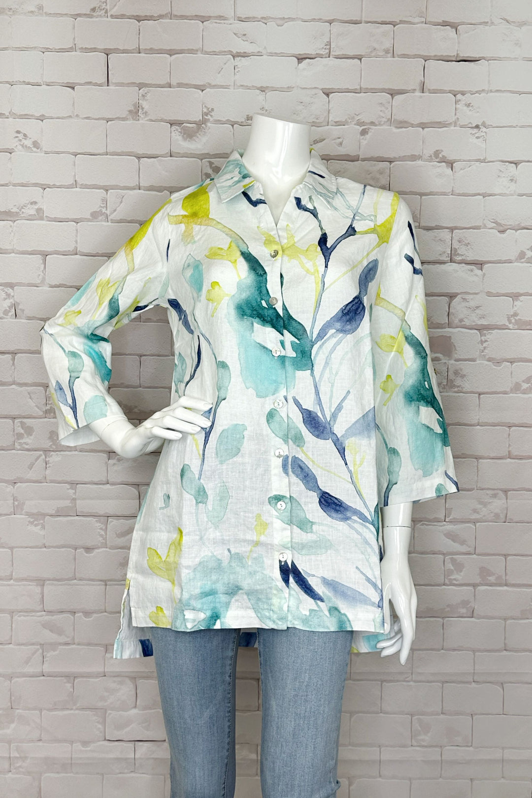 With front buttons and stylish 3/4 length sleeves, this wonderful woven blouse adds a touch of casual elegance to any outfit this spring and summer. 