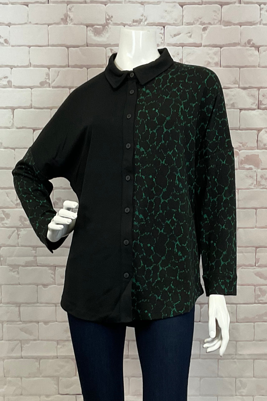 Ever Sassy Fall 2024 It has a half print and half solid design pattern and front buttons create an eye-catching look, while its long sleeves and cuffs and classic collar keep the look classic!