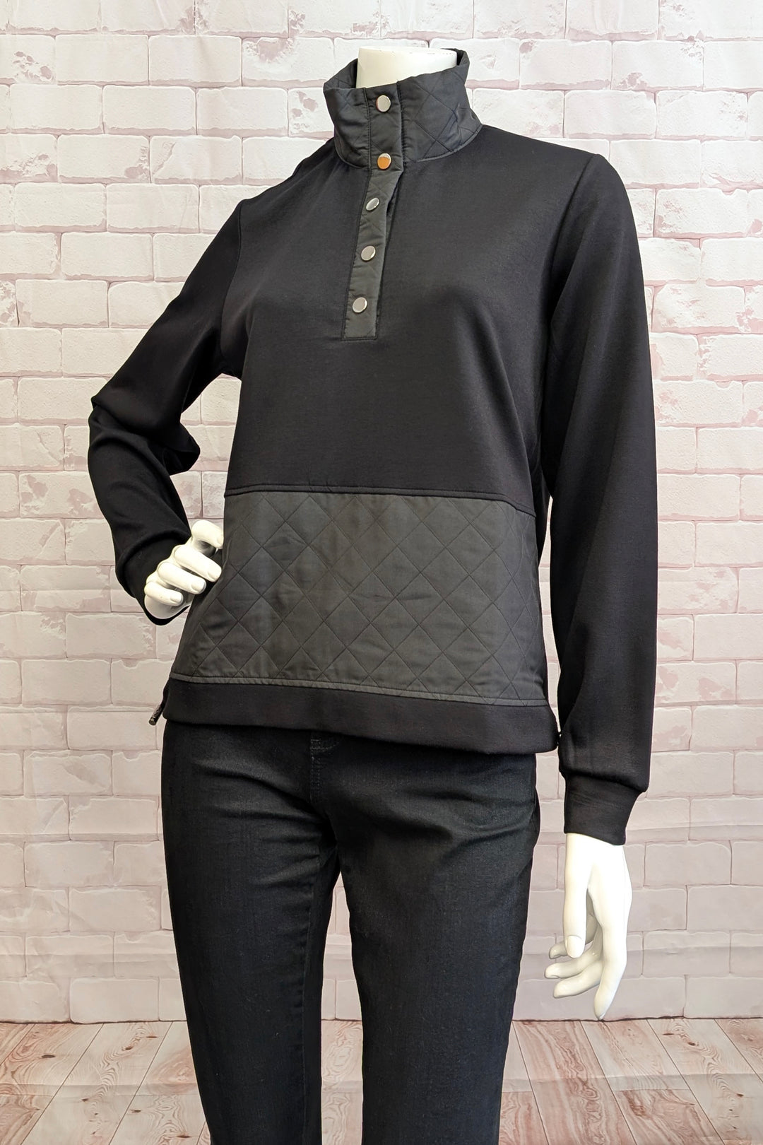 HIGH COLLAR TOP WITH QUILTING