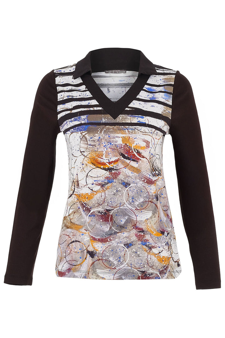 Dolcezza Fall 2025 
The pretext top with collar is the perfect combination of modern style and functionality this Fall. The sleek V-neckline adds a sophisticated aesthetic and the collar and cuffs have a smart black contrast detail.