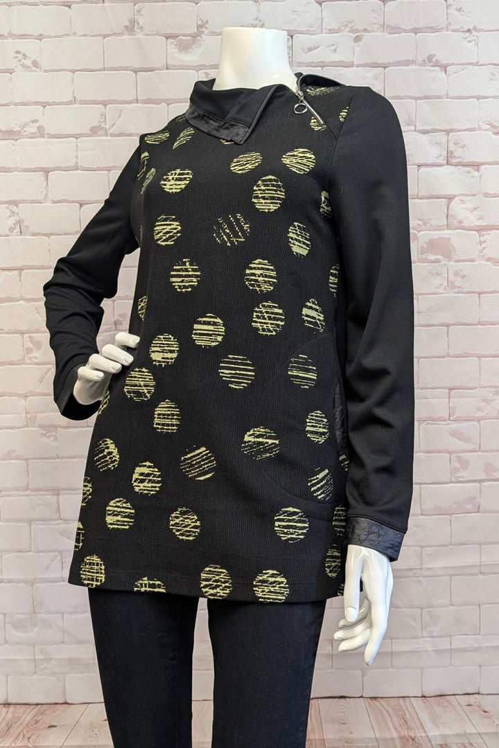 SKETCHING DOTS SPLIT ZIP COWL TUNIC