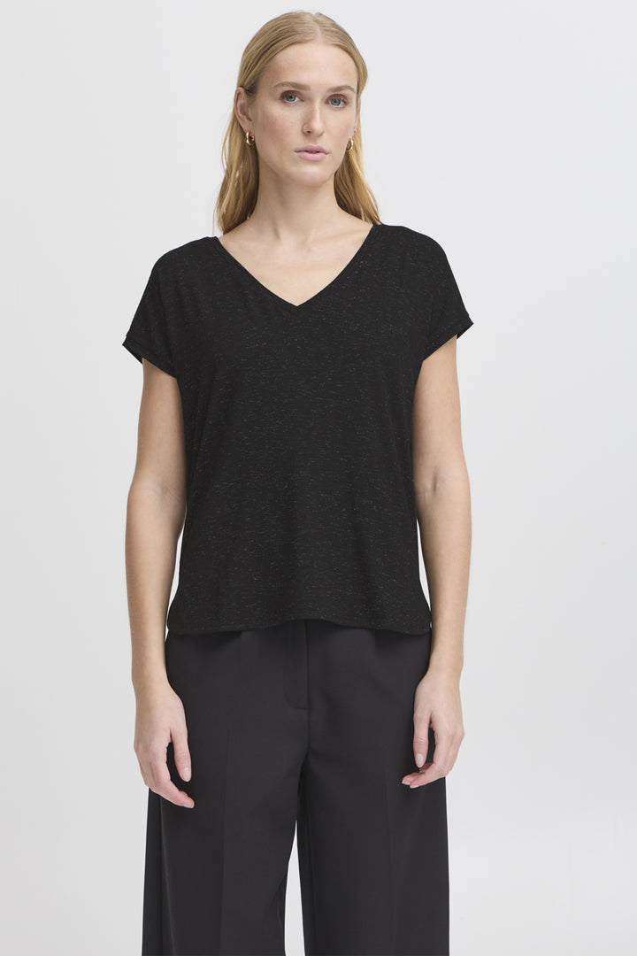 ICHI Fall 2025 
 With its flattering v-neck, short sleeves, and normal fit, it's the perfect addition to your everyday wardrobe. 