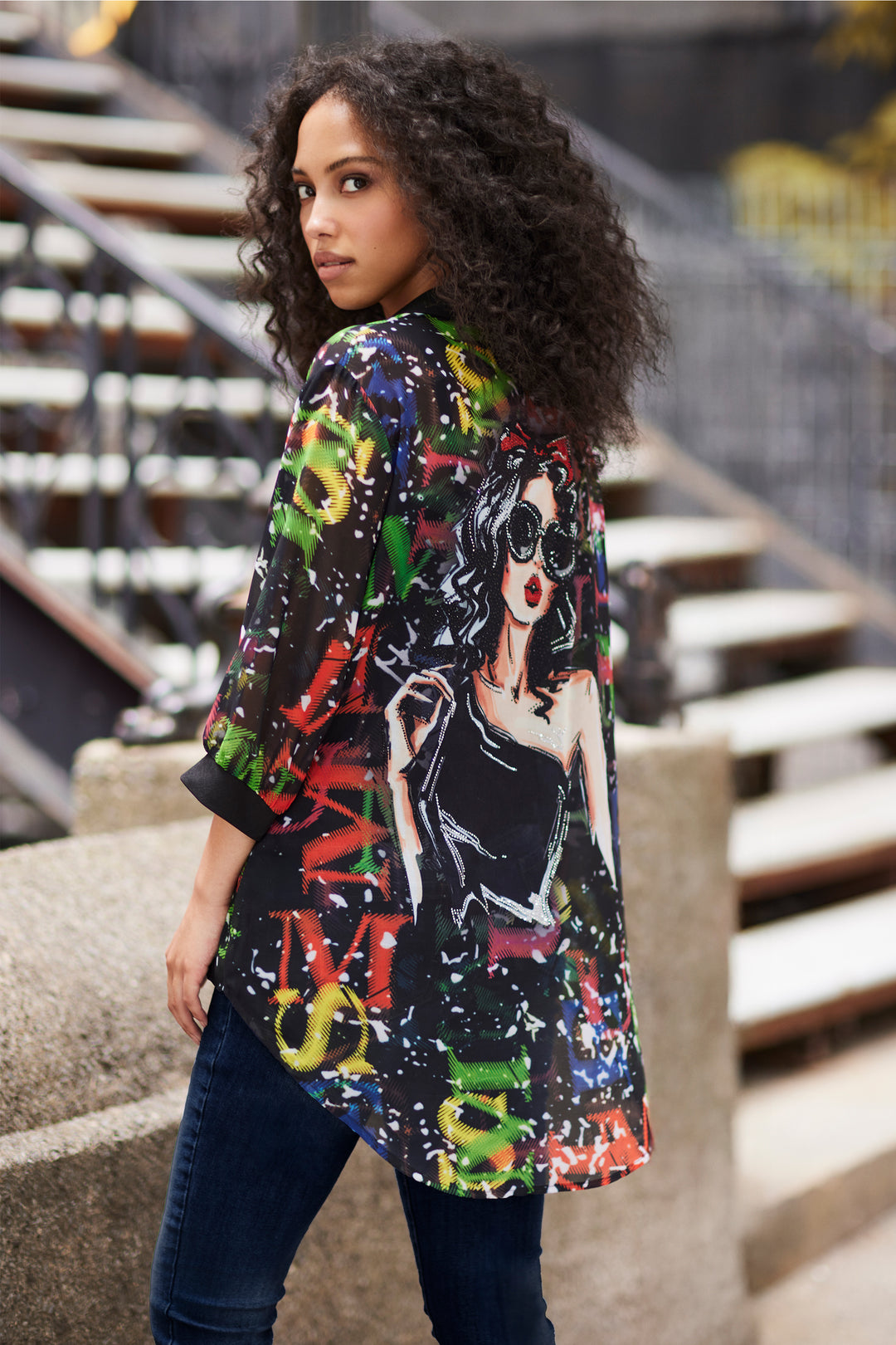 Frank Lyman Fall 2025 
Light and airy, it offers comfort throughout the day. The full front button design and 3/4 roll-up sleeves with button tabs add versatility and ease, perfect for a laid-back yet chic look. Its tunic length makes it ideal for pairing with leggings or skinny jeans, balancing fun and effortless style.