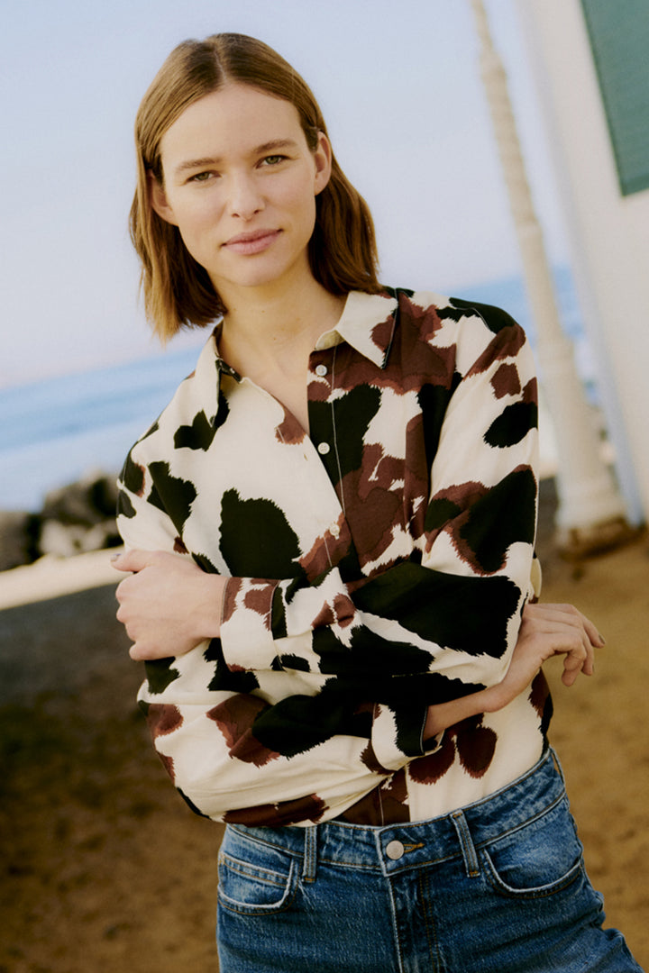 B.YOUNG Fall 2025 
Experience effortless elegance with the Cow Hide Blouse, crafted from a luxurious viscose blend that feels light and relaxed on the skin. 