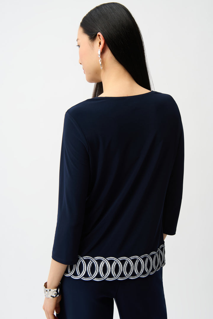 3/4 SLEEVE TOP WITH INTERLOCKING CIRCLES