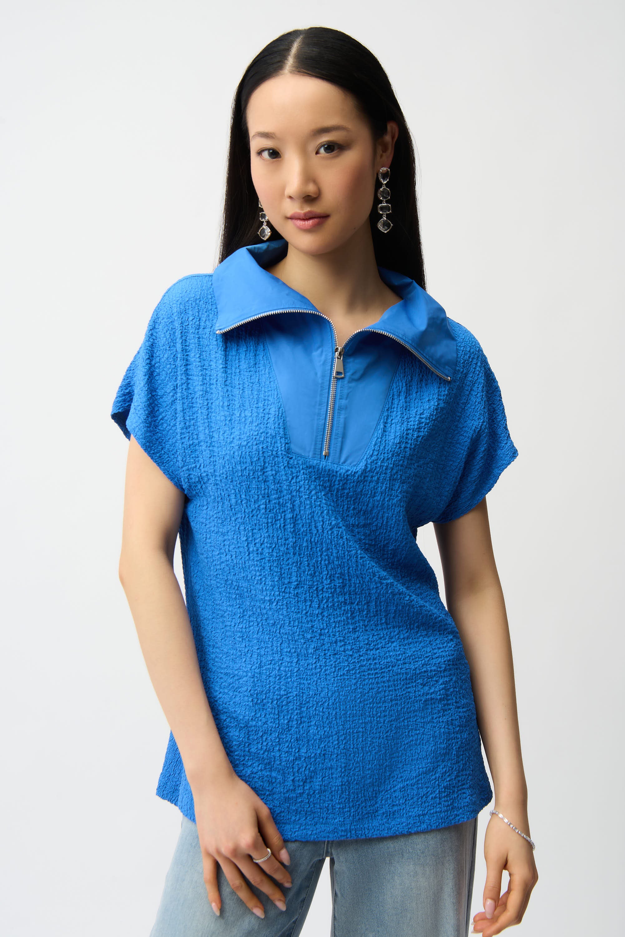 SEERSUCKER TOP WITH MEMORY ZIP COLLAR – Aldila Boutique