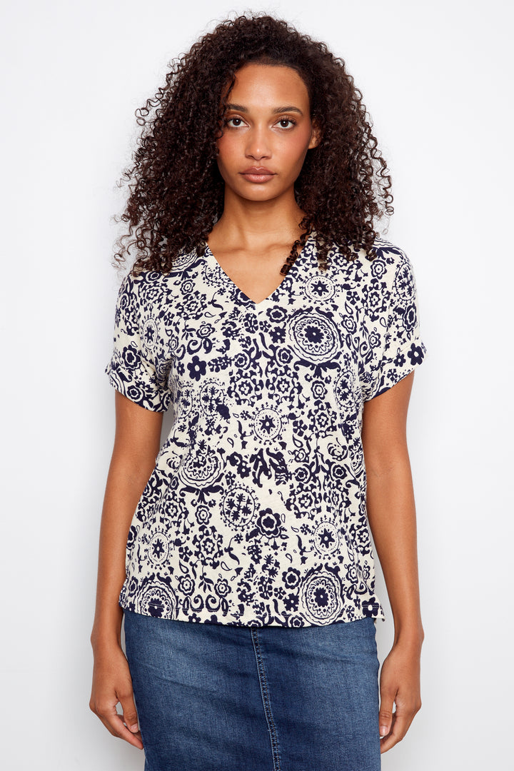 PRINTED SS V-NECK TEE