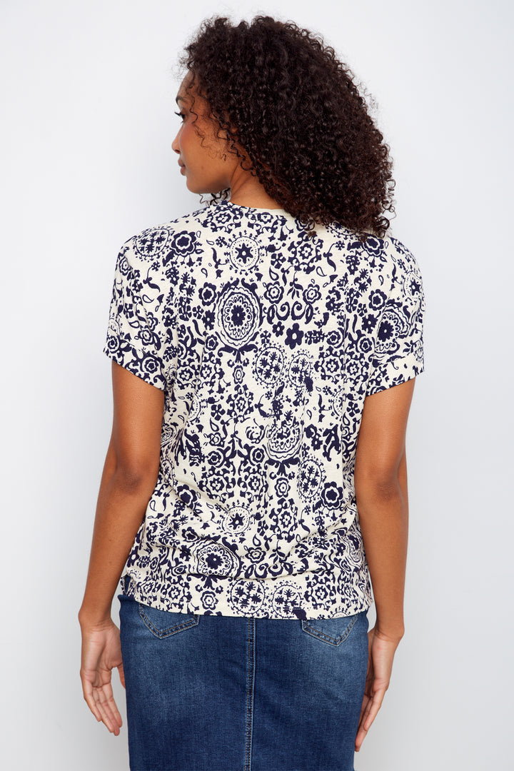 PRINTED SS V-NECK TEE