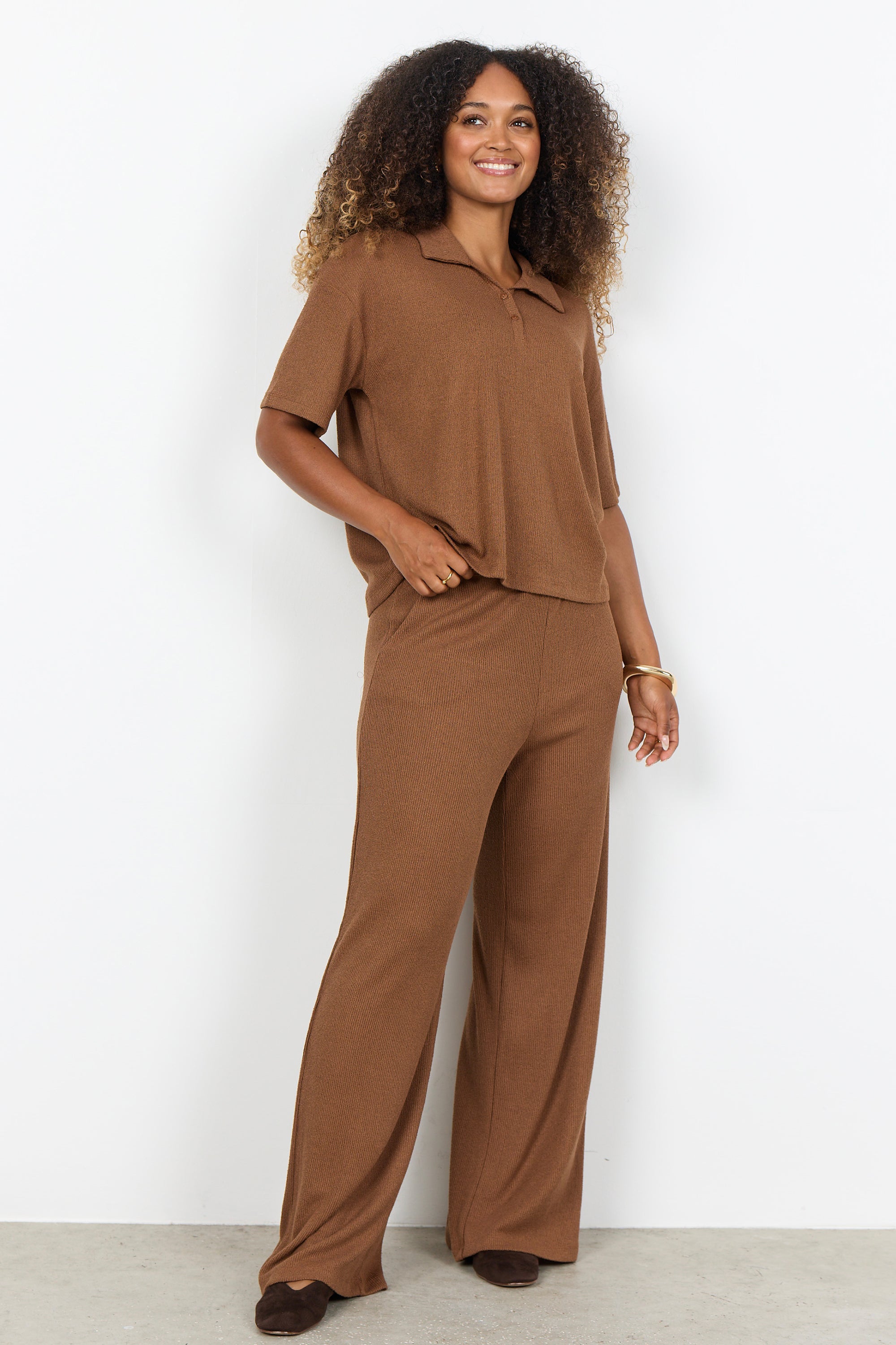 RIBBED SS COLLARED TOP – Aldila Boutique