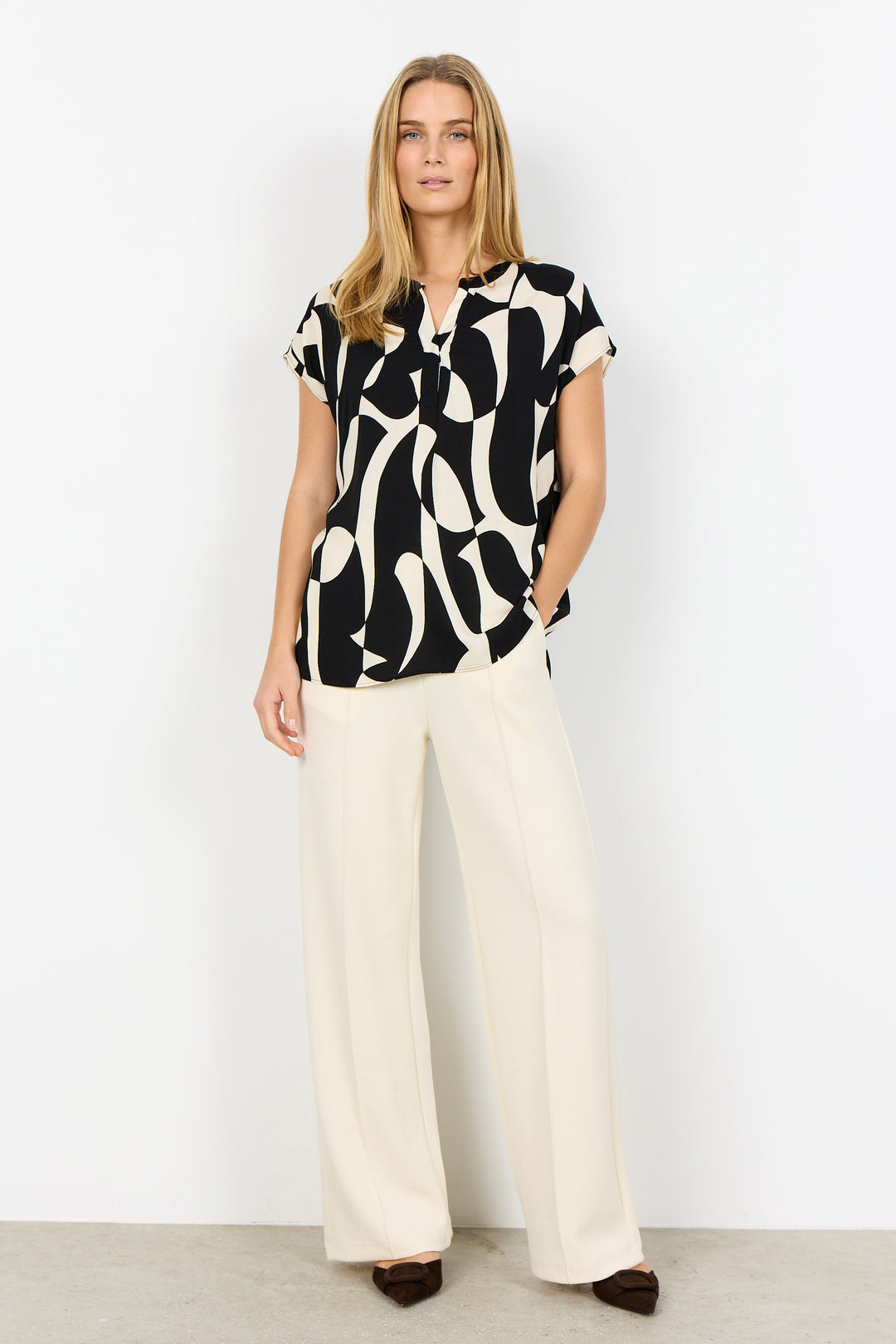 ABSTRACT GEO SPLIT NECK TOP