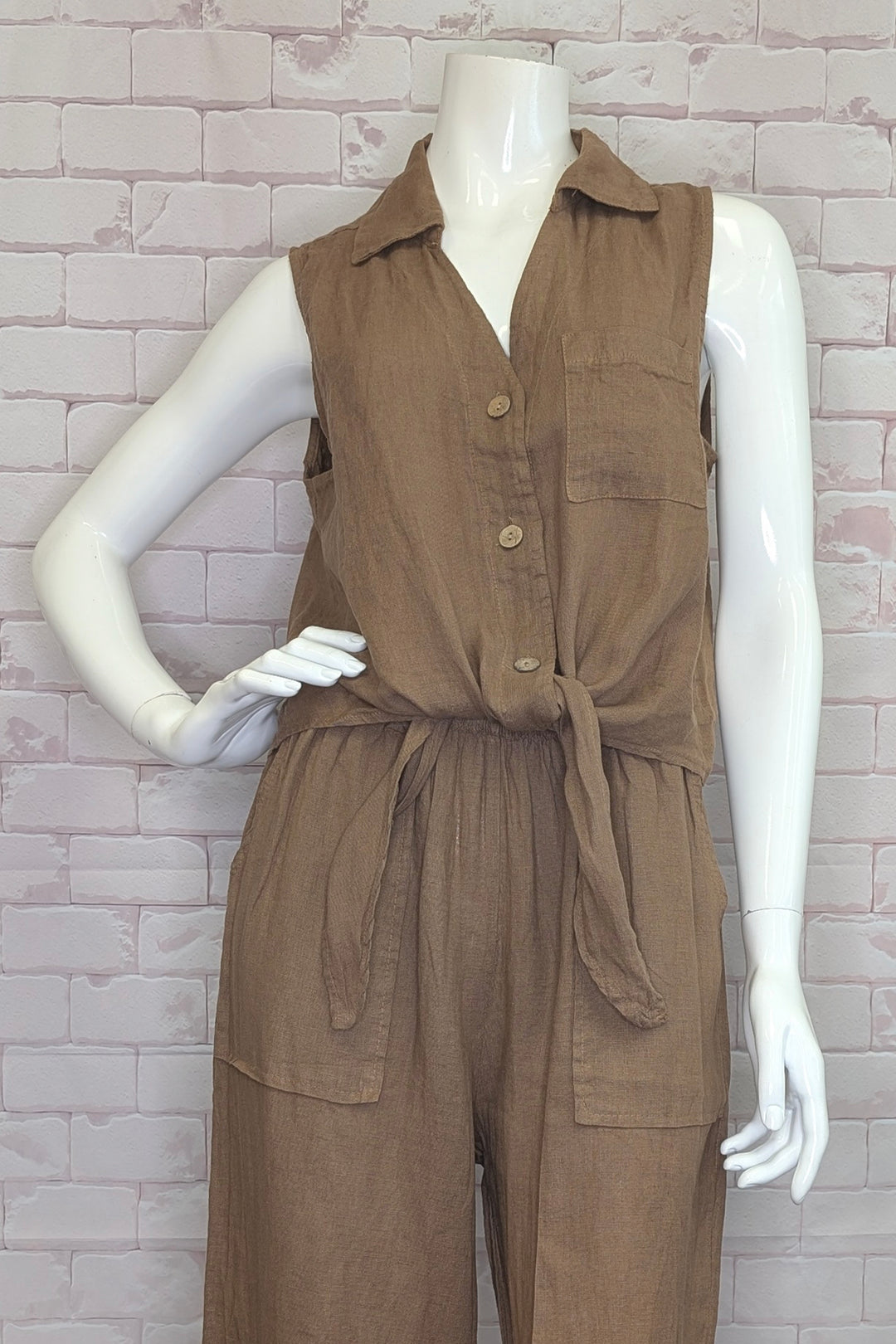 LINEN SLEEVELESS TIE FRONT SHIRT