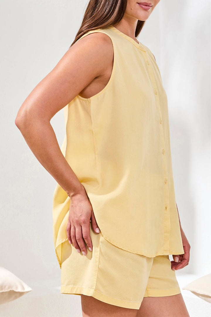 SLEEVELESS BLOUSE