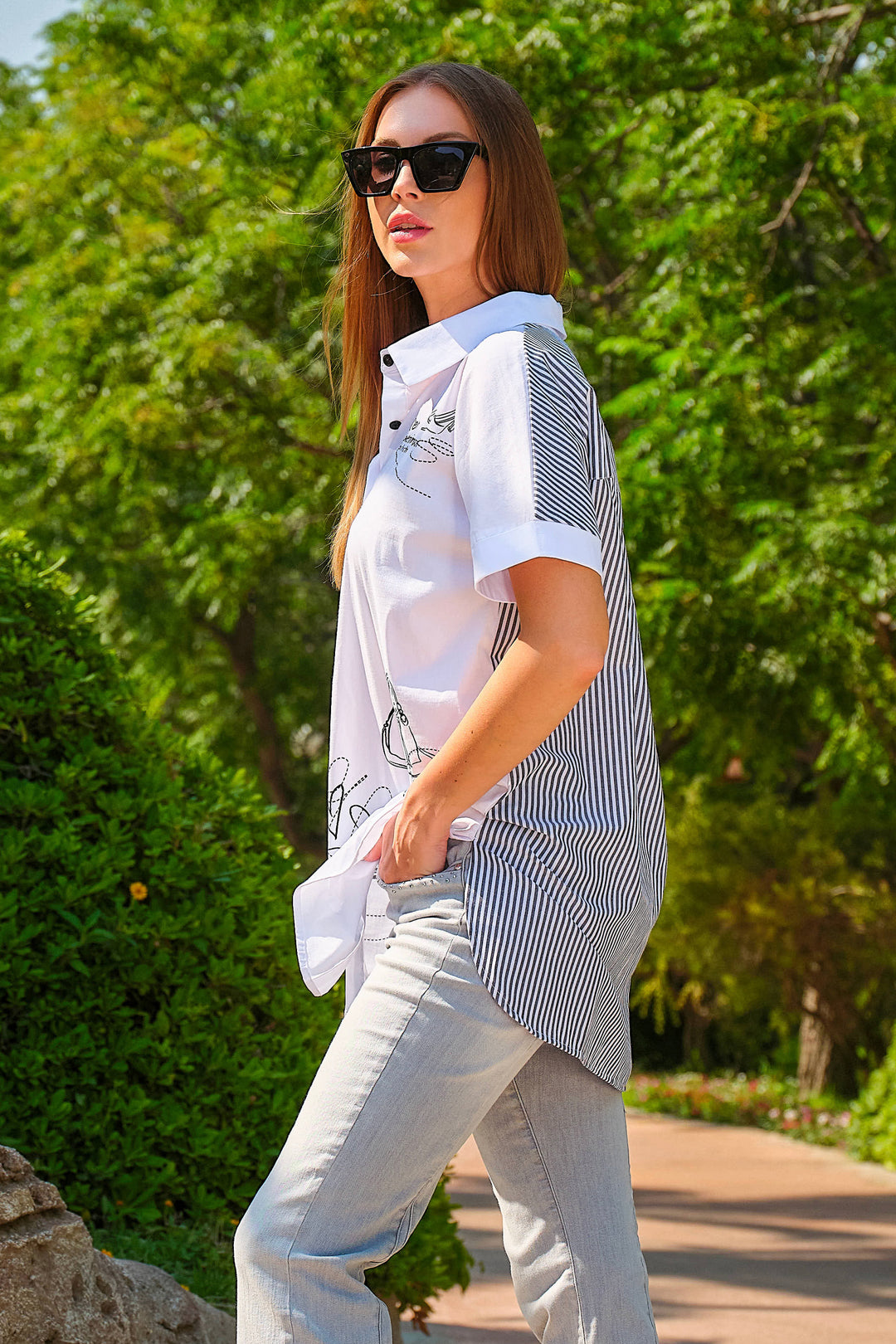 Relaxed, loose-fitting piece features an abstract sketch print that captures artistic charm, while a striking contrast stripe pattern blouse