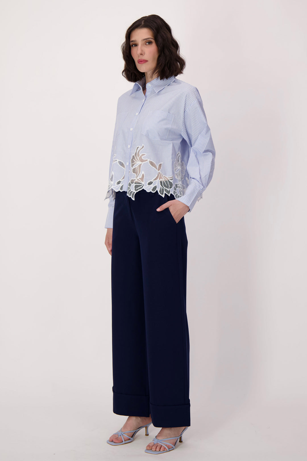 EMBROIDERED HEM STRIPE SHIRT
