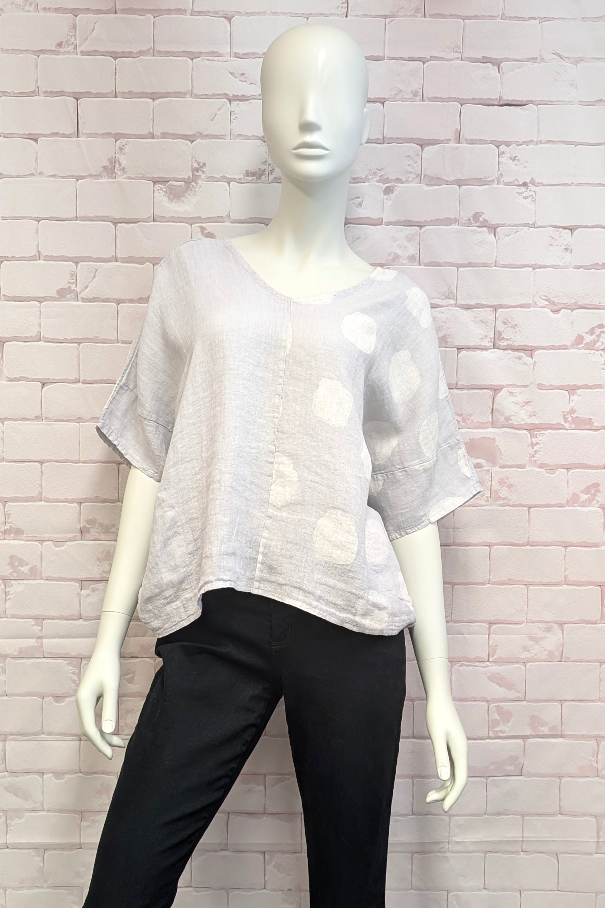 LINEN V-NECK TOP – Aldila Boutique
