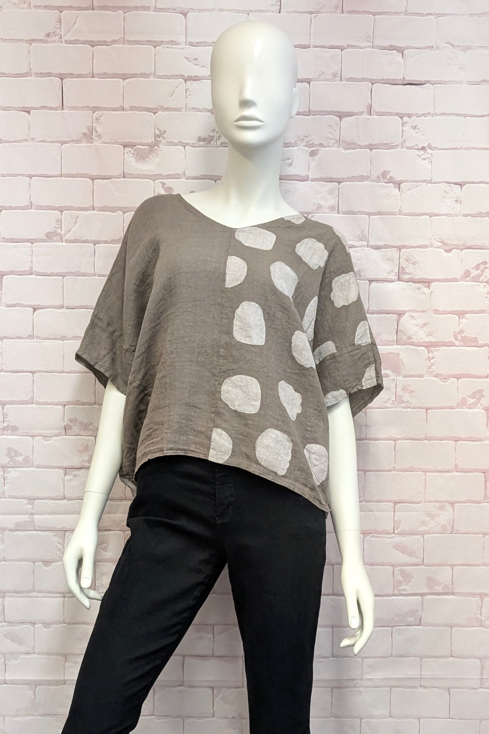 LINEN V-NECK TOP – Aldila Boutique