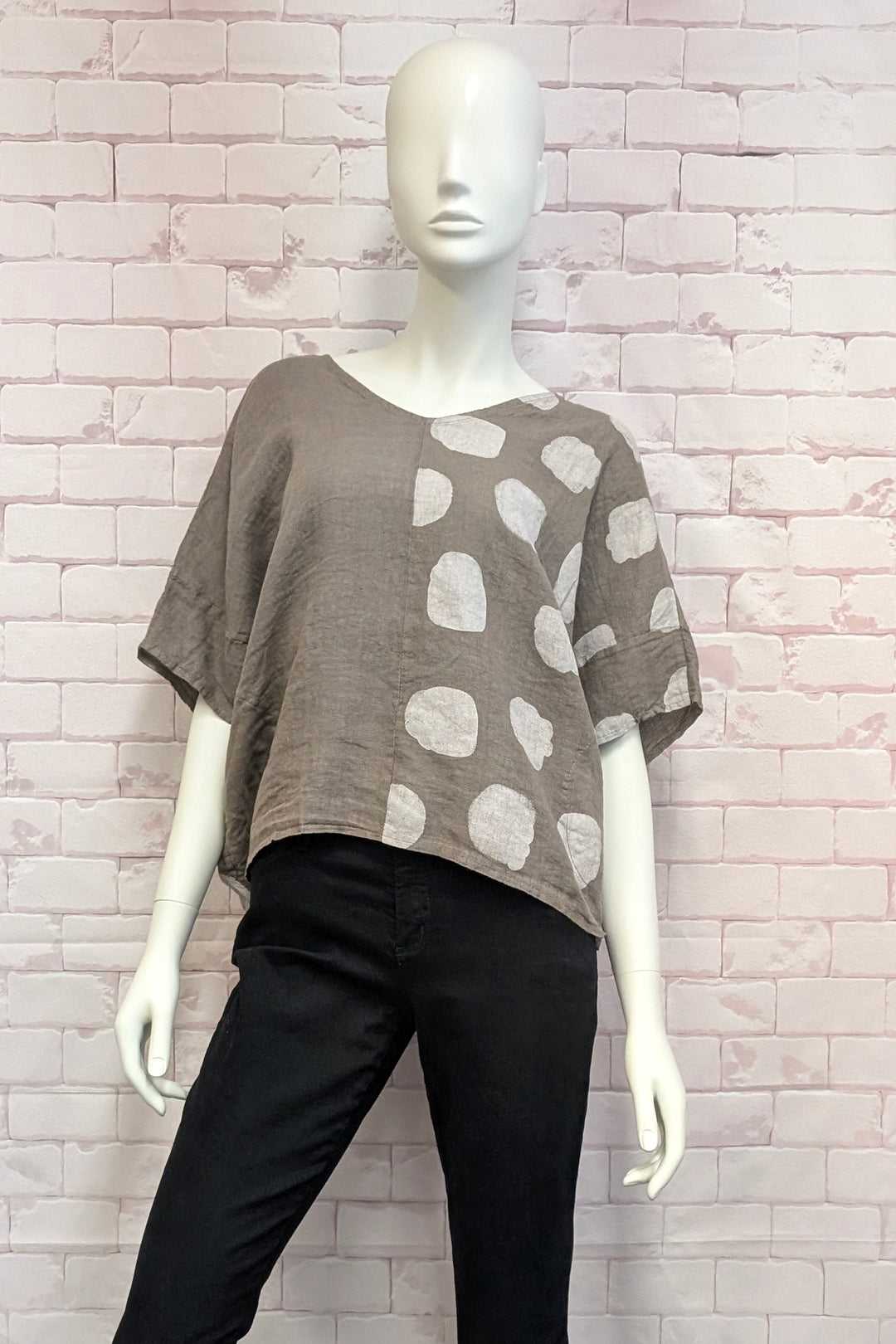 LINEN V-NECK TOP