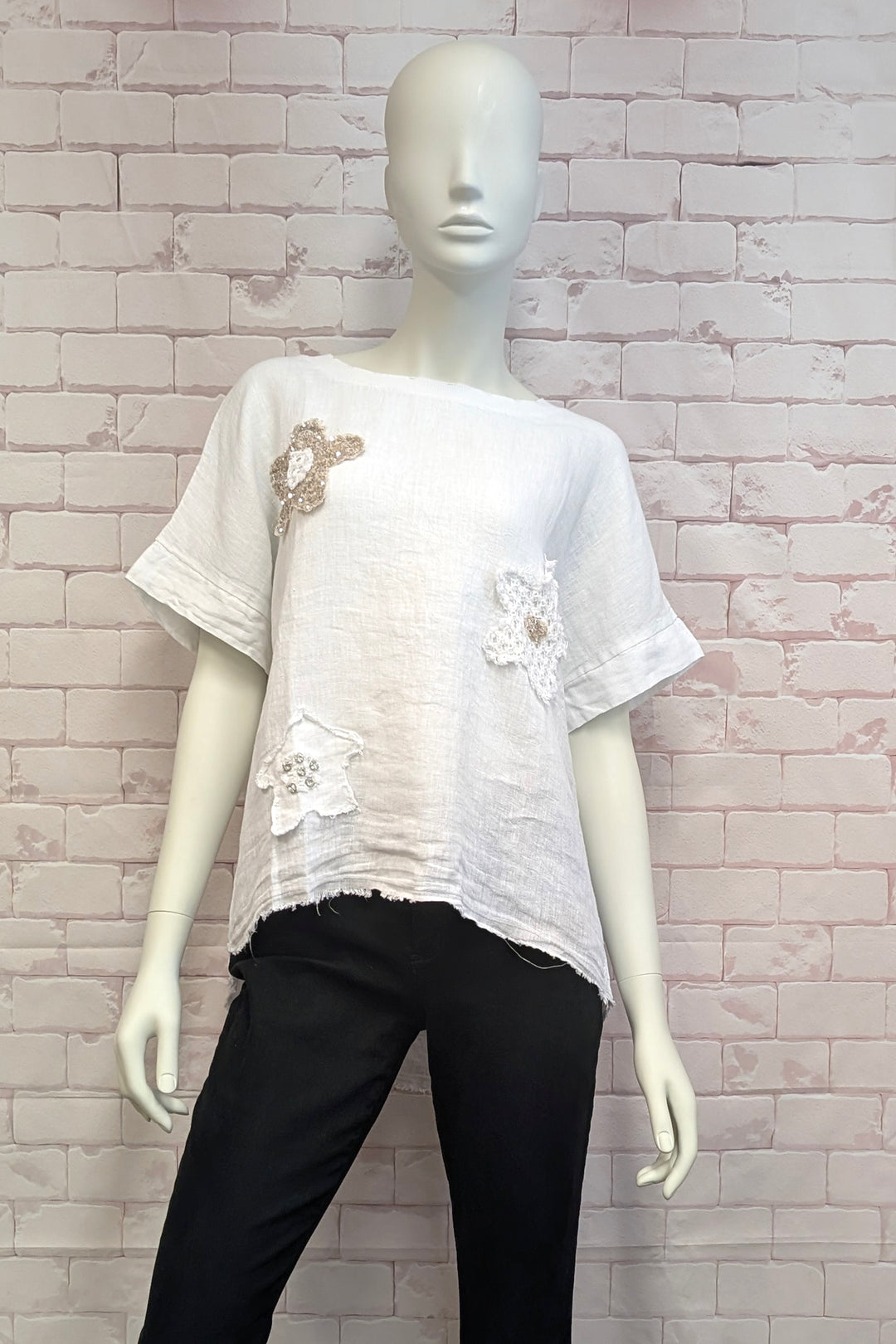 LINEN TOP WITH SEQUIN FLOWERS
