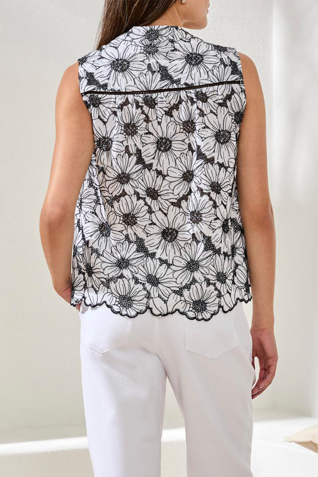 SLEEVELESS FLORAL EMBROIDERED BLOUSE