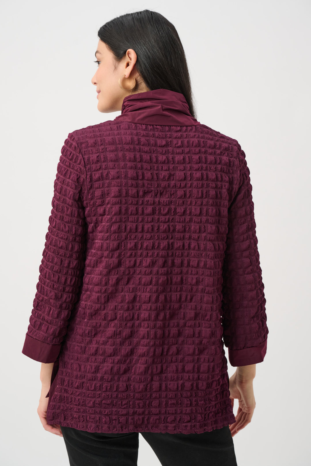 BUBBLE TEXTURED &amp; MEMORY V-NECK TOP