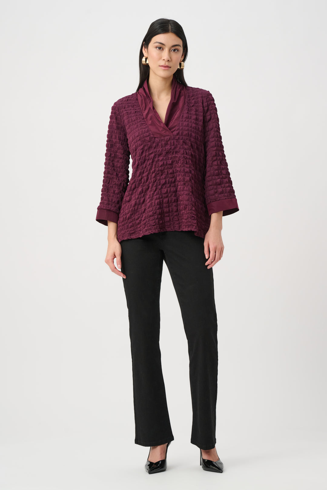BUBBLE TEXTURED &amp; MEMORY V-NECK TOP