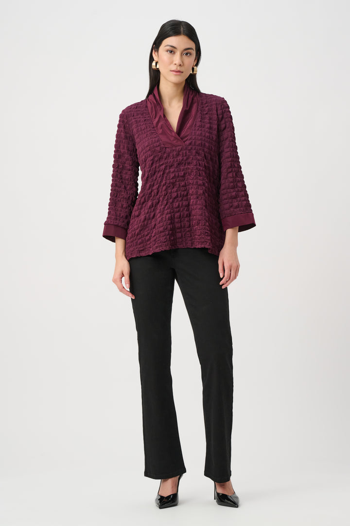 BUBBLE TEXTURED &amp; MEMORY V-NECK TOP