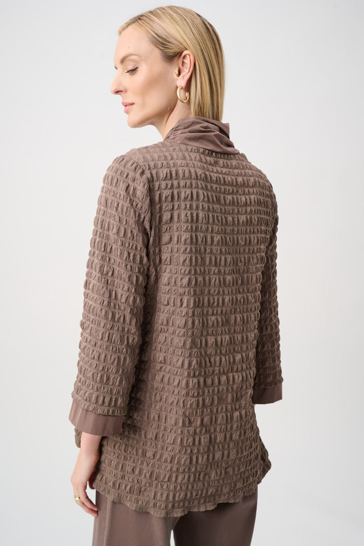 BUBBLE TEXTURED &amp; MEMORY V-NECK TOP