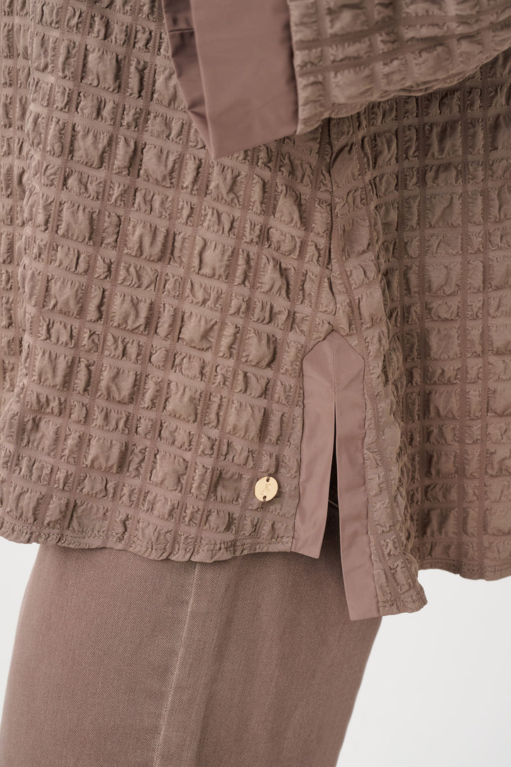 BUBBLE TEXTURED &amp; MEMORY V-NECK TOP
