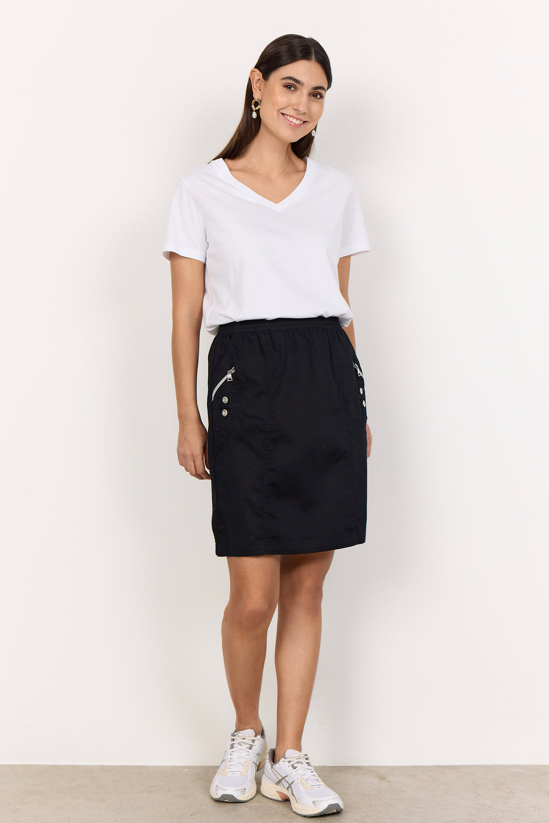 SKIRT WITH BUTTON DETAILS