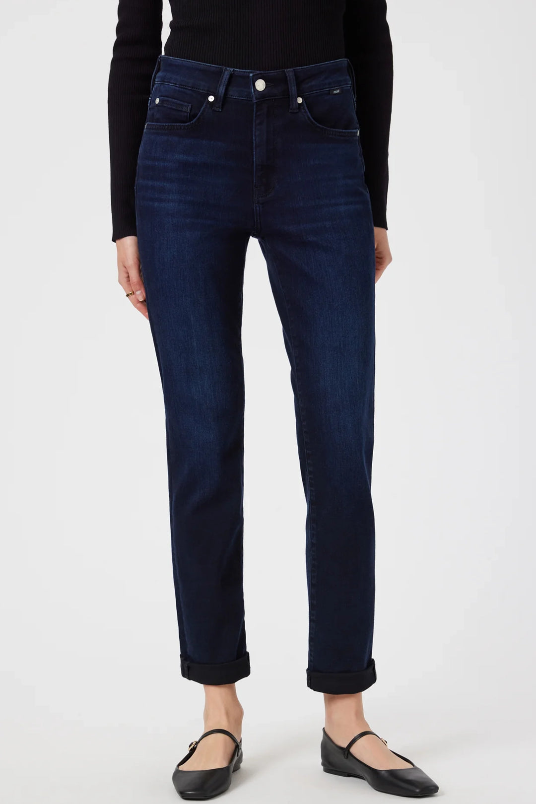 Mavi Fall 2024  Made with lightweight and soft cotton, these cropped jeans offer a spacious feel while still providing a slim fit. 