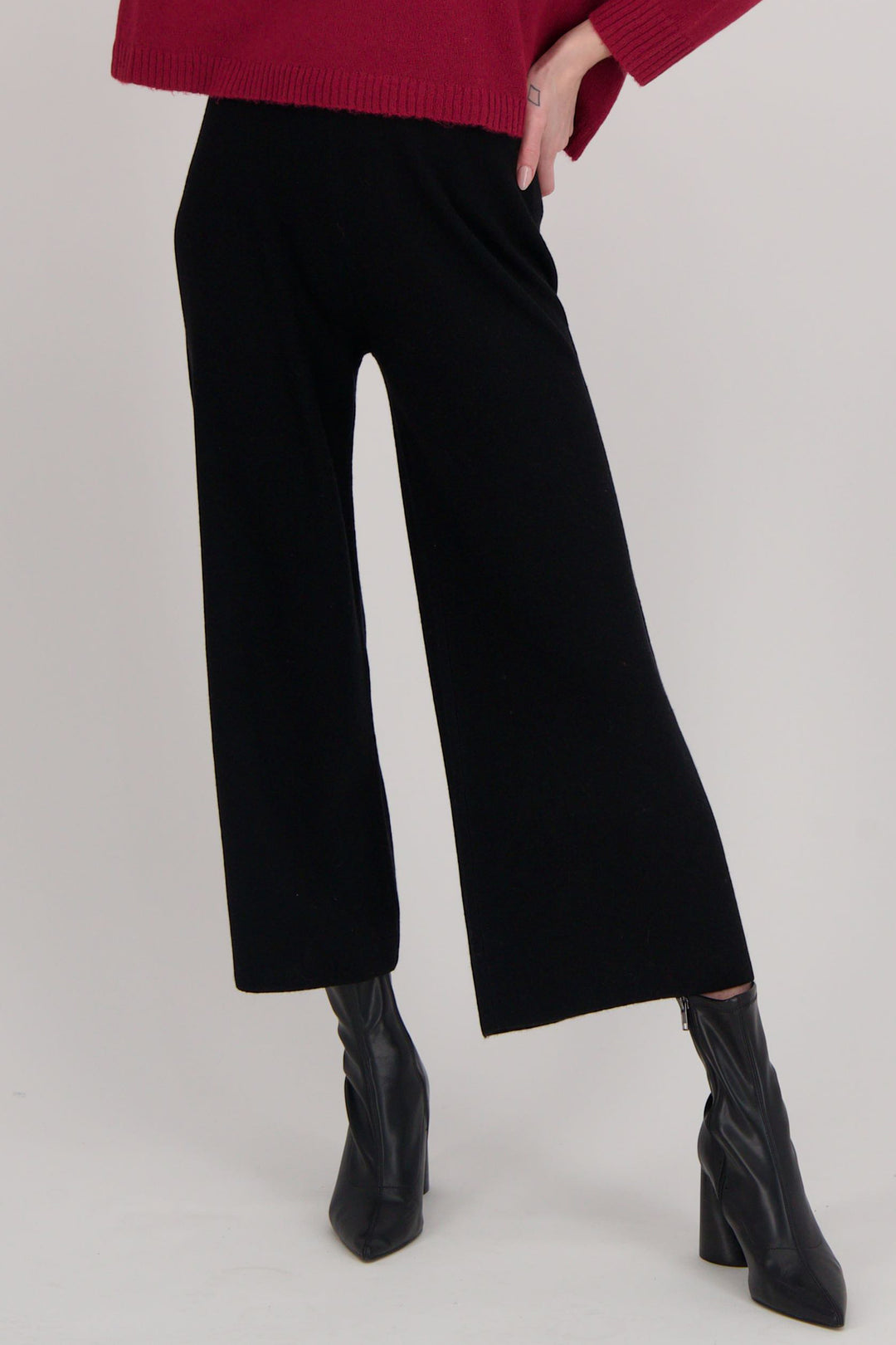 Gabby Isabella Fall 2024 This pant features a perfect ankle-length fit with a wide leg design, perfect for a night out! The pull-on elastic waist adds convenience and versatility, allowing you to wear it in many ways.