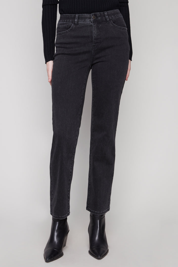 Charlie B Fall 2025 
Crafted from stretch denim, these 5-pocket pants move with you throughout the day. The internal waistband ensures a secure, comfortable fit, making these jeans perfect for both casual and active wear.