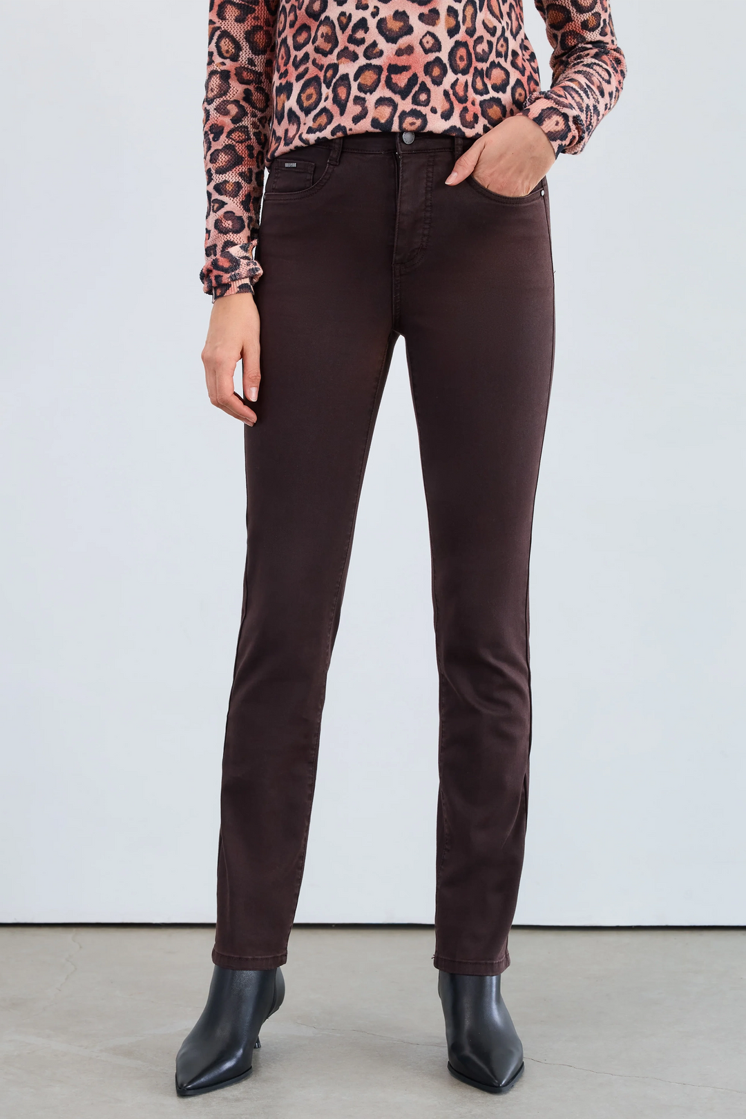 SUZANNE STRAIGHT LEG