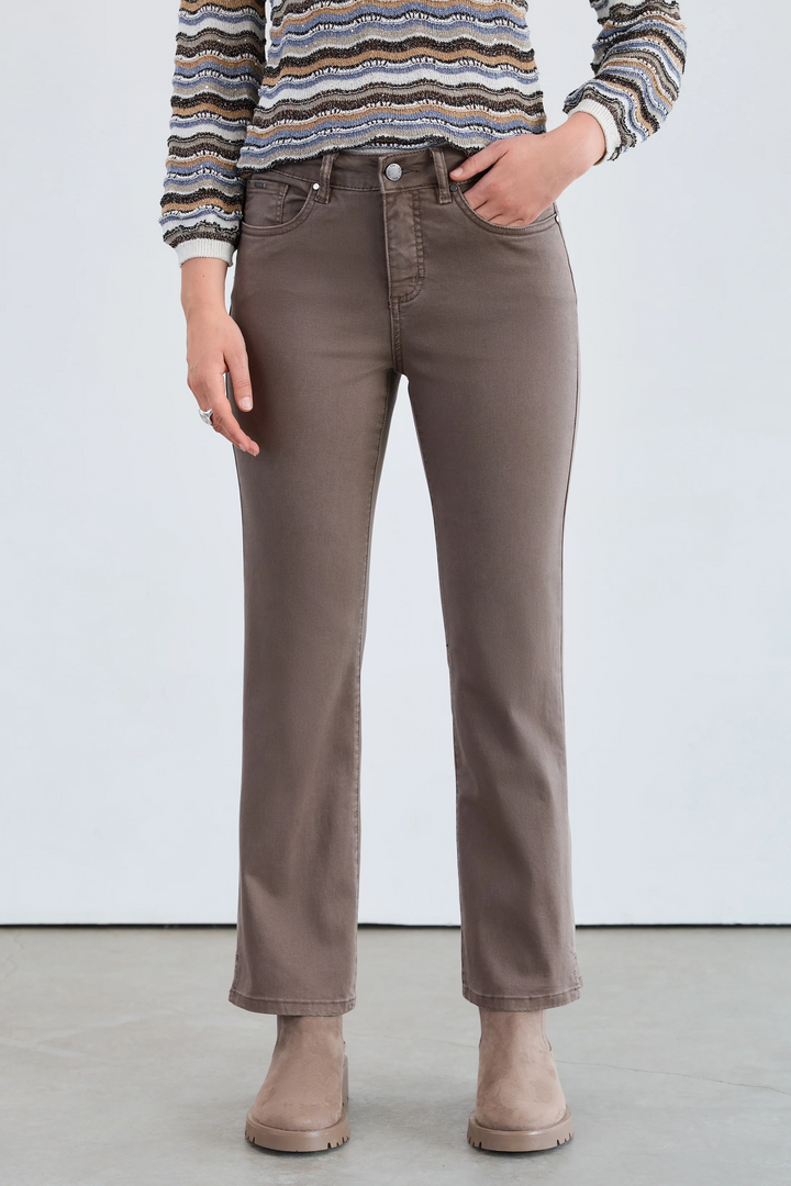 FDJ Fall 2025 
Designed with a classic silhouette and five-pocket styling, these jeans offer both practicality and timeless appeal. Perfect for Fall, they pair effortlessly with sweaters to create a polished, season-ready look.