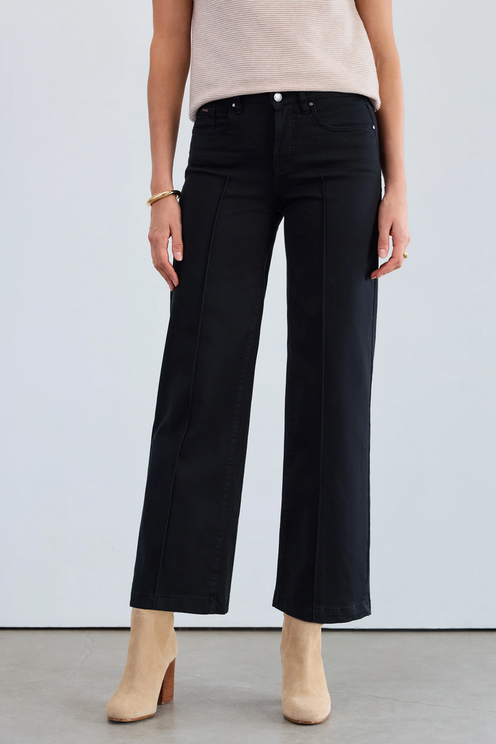 FDJ Fall 2025 With its high-rise five-pocket design and medium stretch, it offers both style and comfort. Pair it with a luxurious sweater for a sophisticated look.