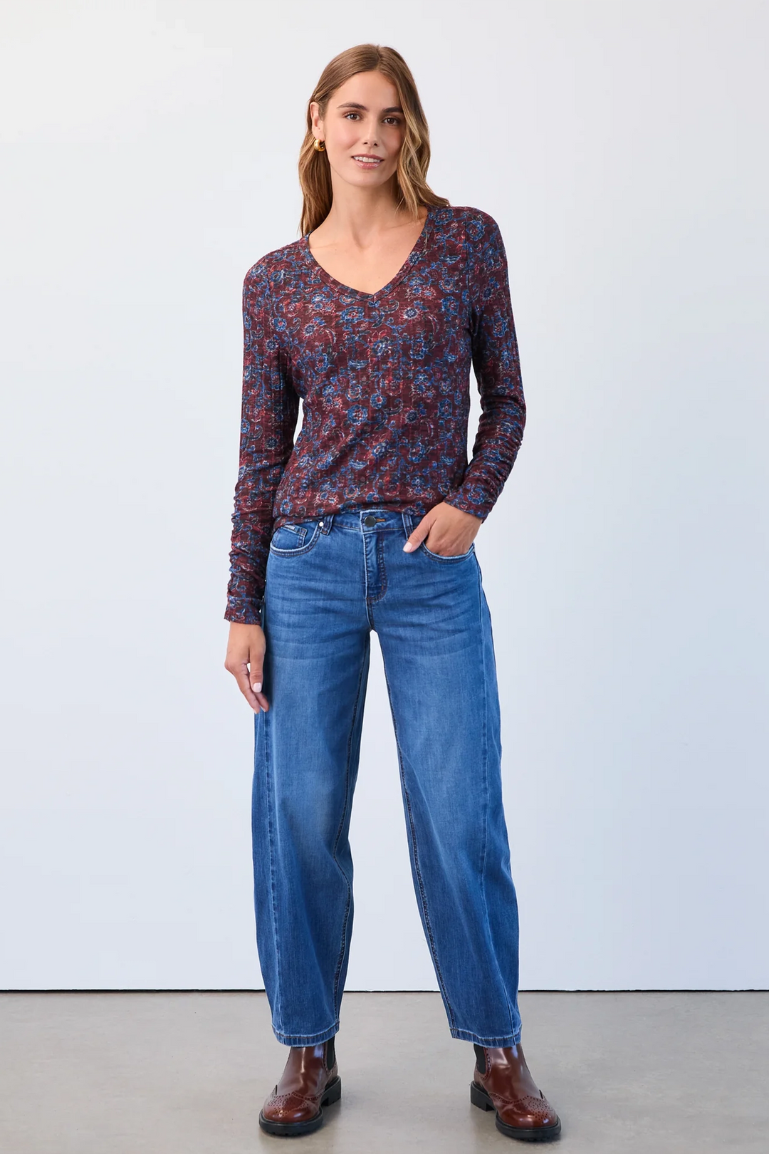 MEDIUM WASH GIRLFRIEND BARREL JEAN