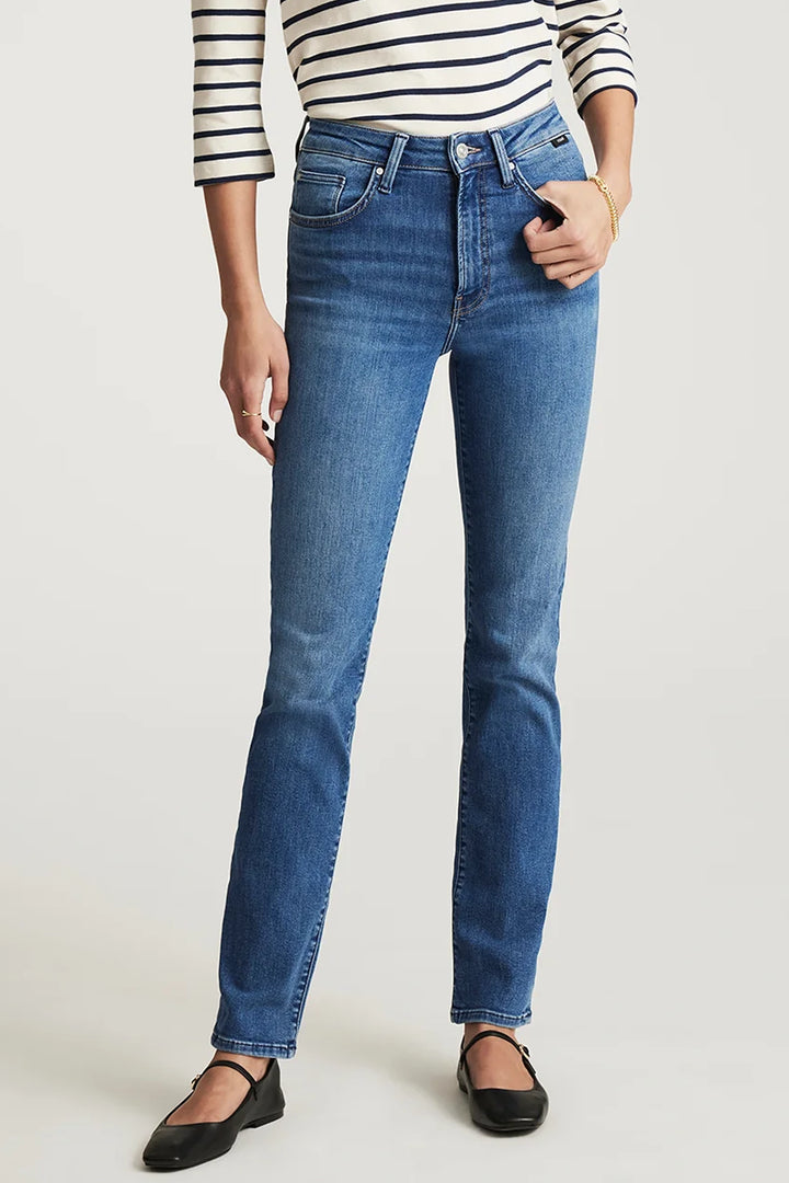 Mavi Fall 2025 
Effortlessly stylish with a comfortable fit, the mainly cotton classic straight jeans feature an easy wear design and high rise waistline. The straight cut design and classic four pocket feature add functionality to this sustainable piece made with recycled cotton.