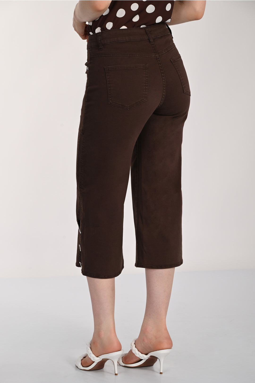 CROP JEAN WITH RHINESTONE LADDER HEM